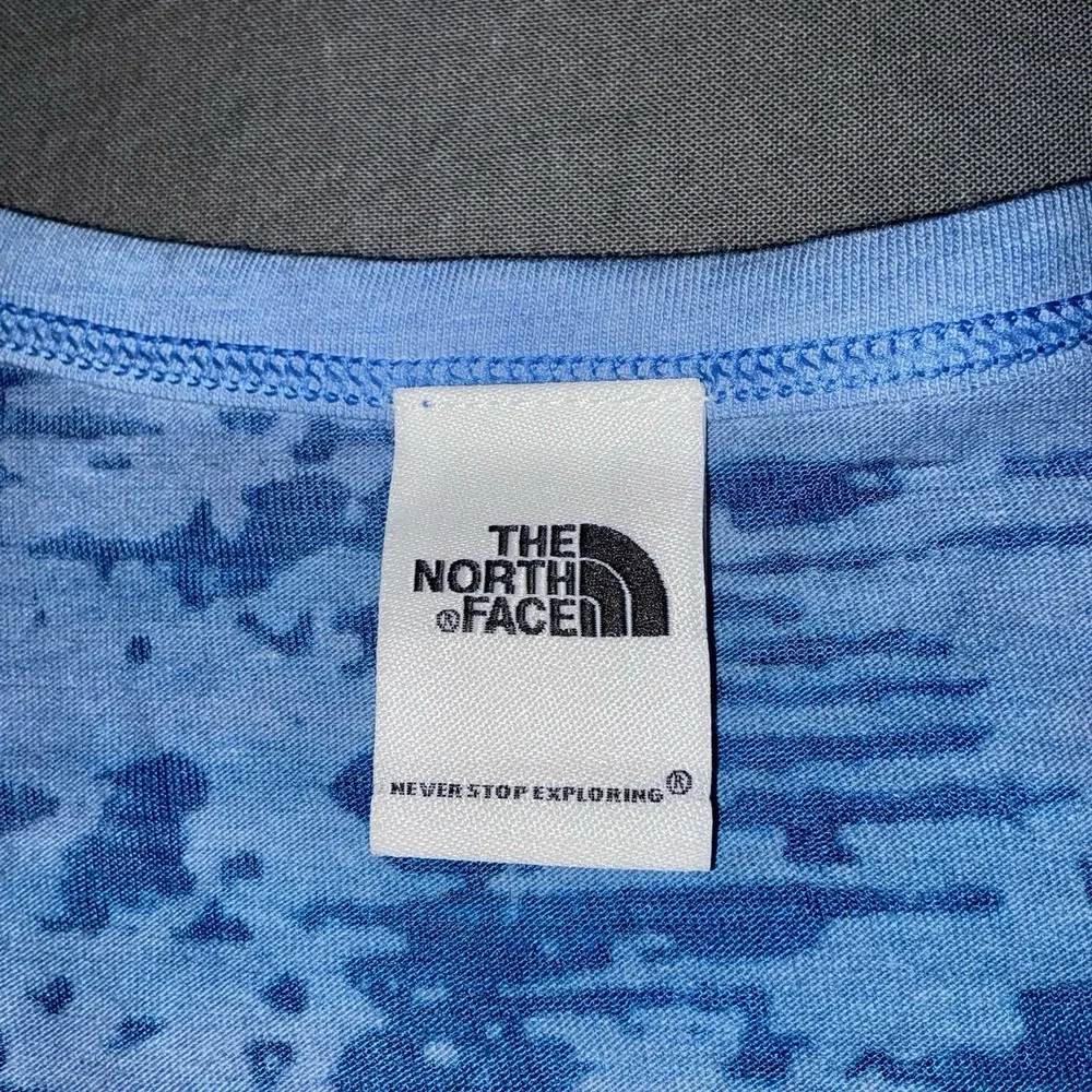 The North Face Tee T-Shirt Womens Med Floral V-Neck Short Sleeve - Picture 2 of 5